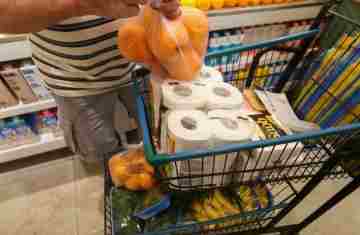 Prévia da inflação de março fica em 0,44%, pressionada por alimentos